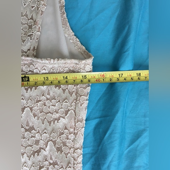 EUC E.C. Designs light gold/cream lace overlay top with metallic accents. - Picture 4 of 5